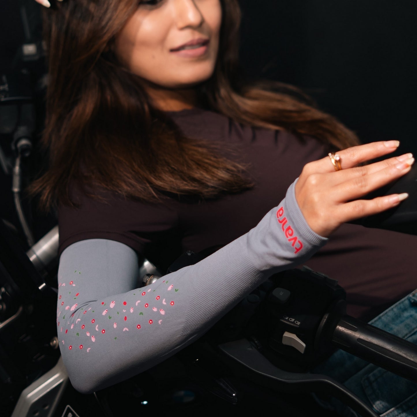 Petals Arm Sleeves - Grey